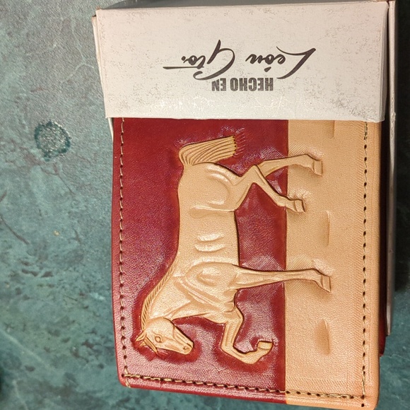 Men's wallet handmade designs genuine leather. Hecho en México